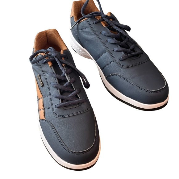 NWOT Fashion men’s outdoor leisure shoes, lightweight, size 43 (10)